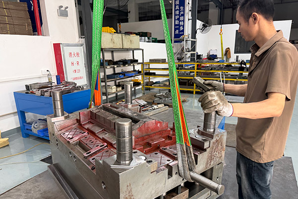 5 Common Defects in Injection Molding and How to Fix Them
